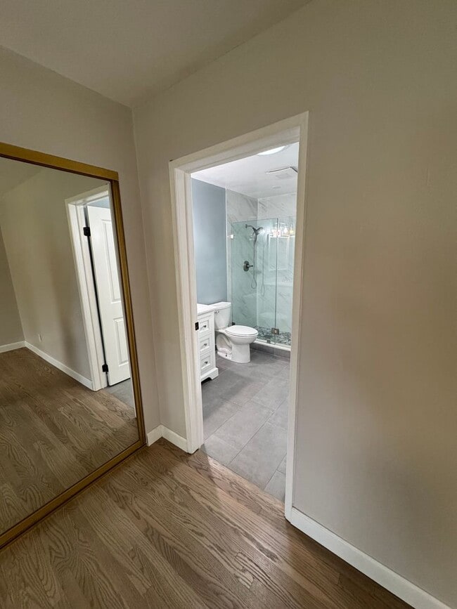 Building Photo - Beautiful 3 bedroom 2 bath Pool Home...  this one is a SHOW STOPPER