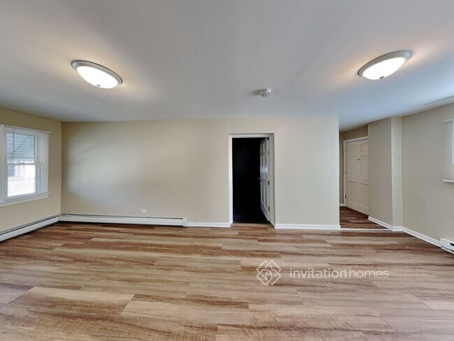 Building Photo - 3461 N Osceola Ave