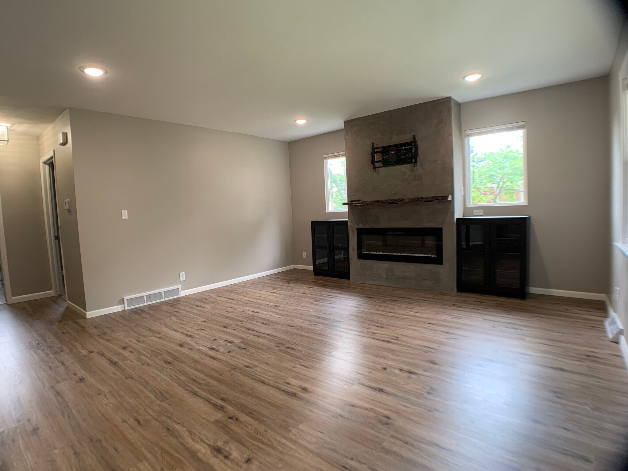 Building Photo - 211 Wedgewood Dr