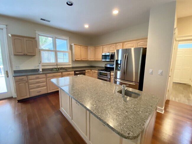 Building Photo - Moss Creek Home with a Gorgeous Water View!