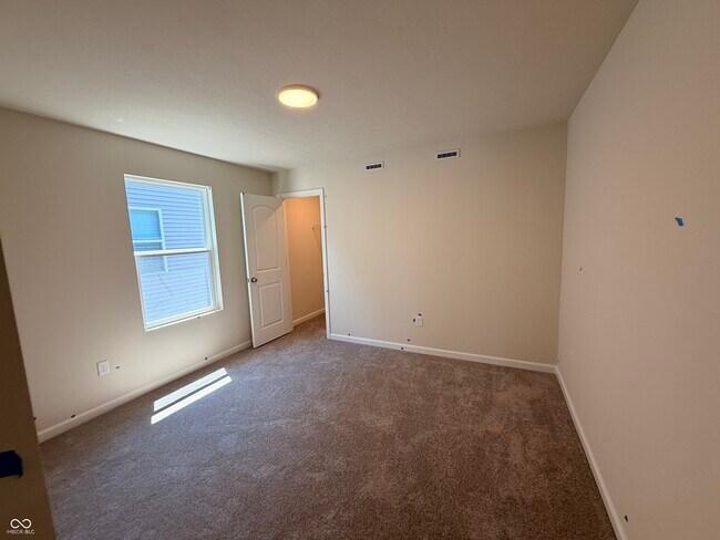 Building Photo - 3828 Sterling Dr