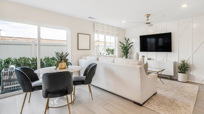 Building Photo - 7482 Fig Grv Ln