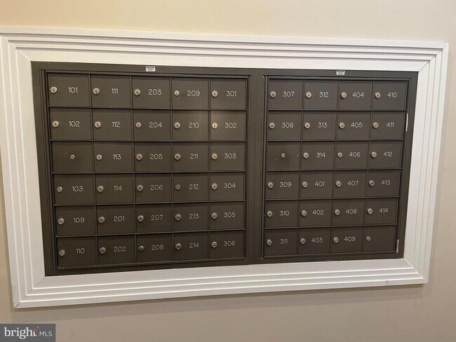 Building Photo - 4950 Brenman Park Dr