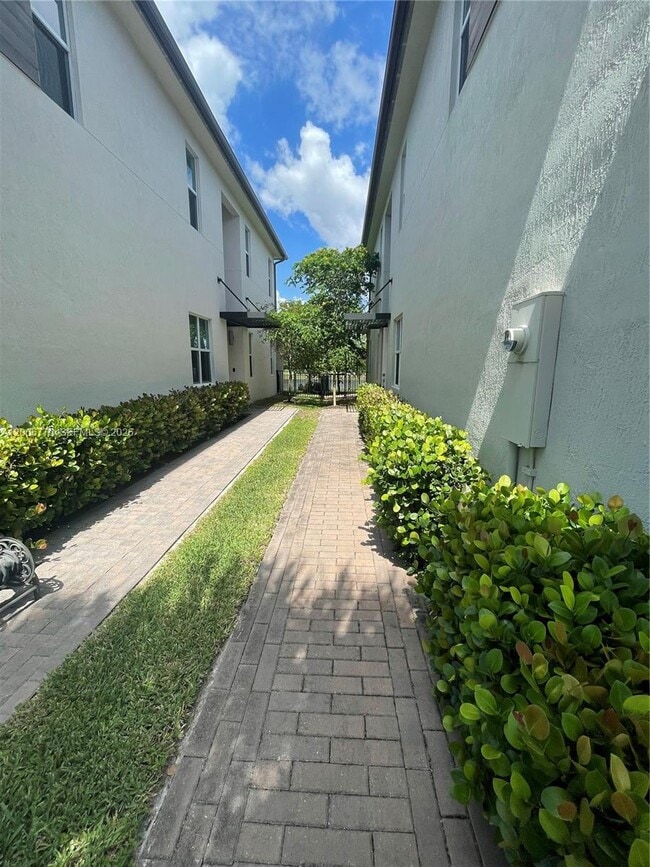 Building Photo - 9019 Kingsmoor Wy