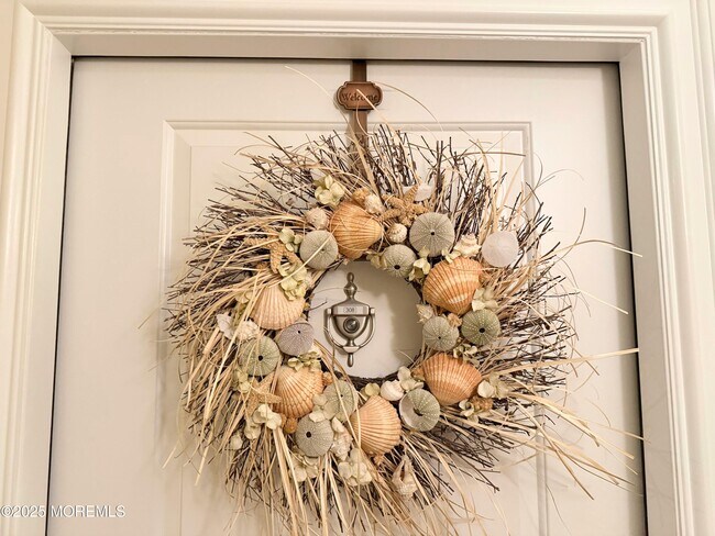 Building Photo - 2 Main St