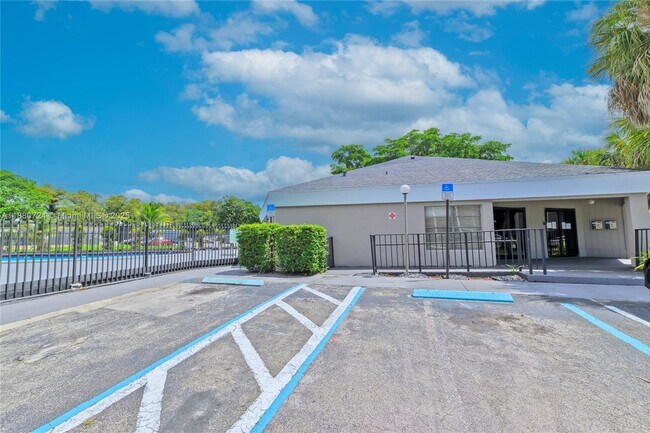 Building Photo - 7825 Fairview Dr