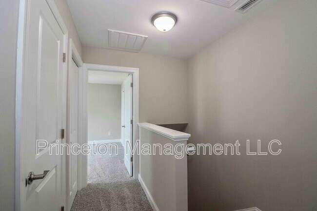 Building Photo - 3967 Newhall Dr NW