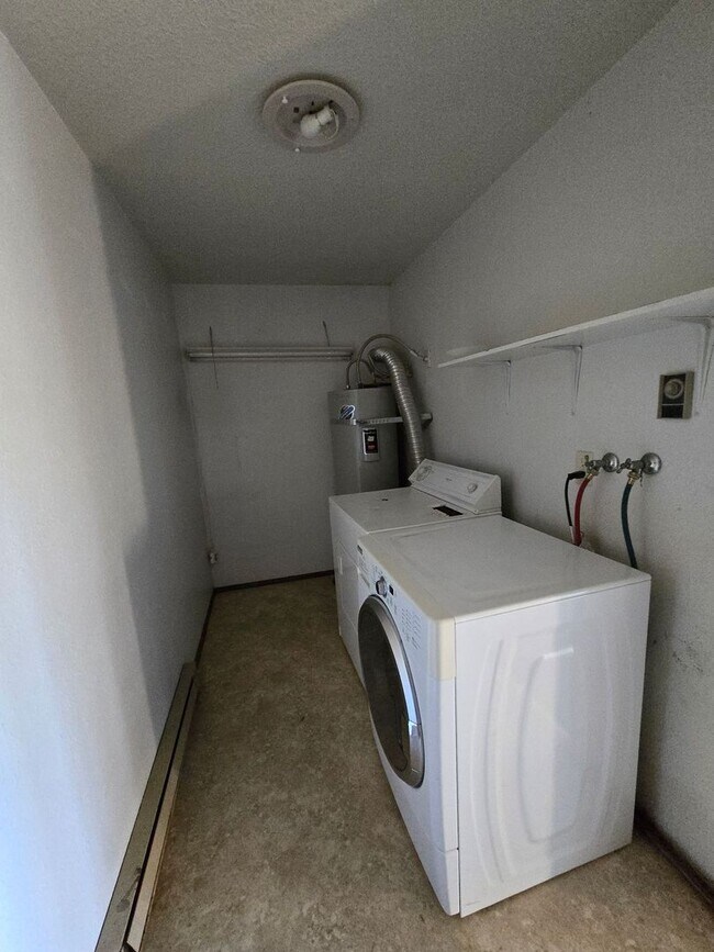 Building Photo - PRELEASING AUGUST 2026: 4 bedroom, 2.5 bathroom House