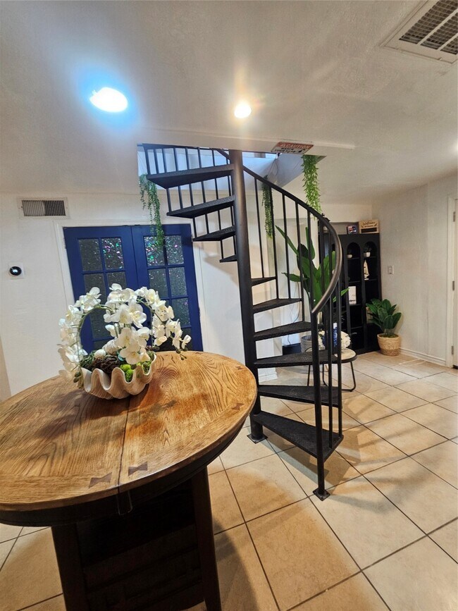 Building Photo - 812 Marlin St