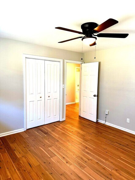 Building Photo - 2257 Collins Dr