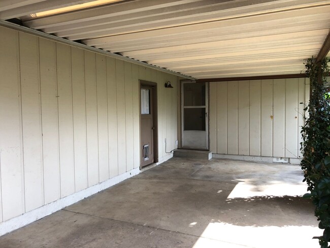 Building Photo - 3Bd/1Ba Single Story Home - Available to V...