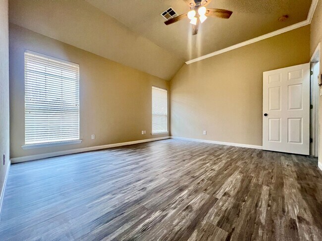 Building Photo - 624 Vickery Ave