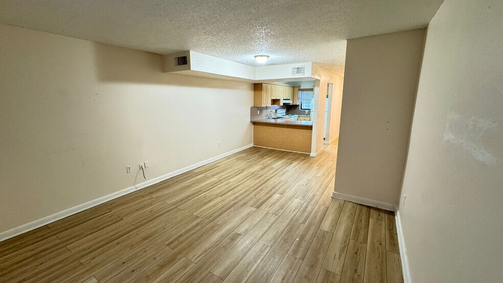 Building Photo - 2319 W 60th St