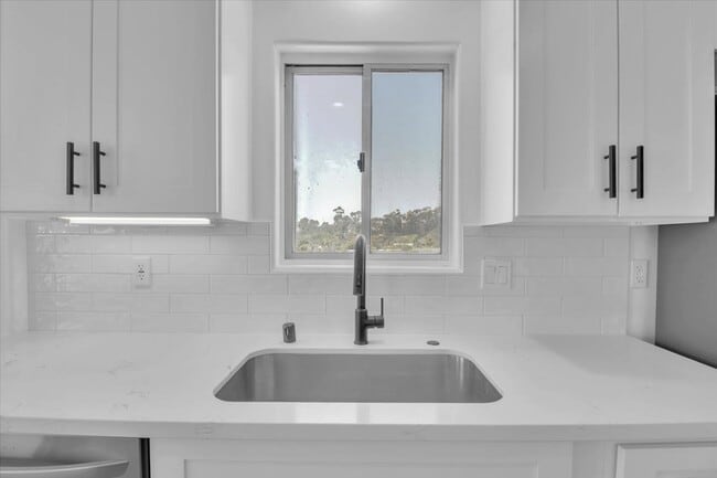 Building Photo - 390 S Sepulveda Blvd