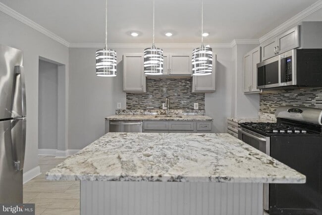 Building Photo - 1838 E Pratt St