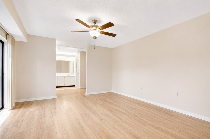 Building Photo - 1304 13th Ln