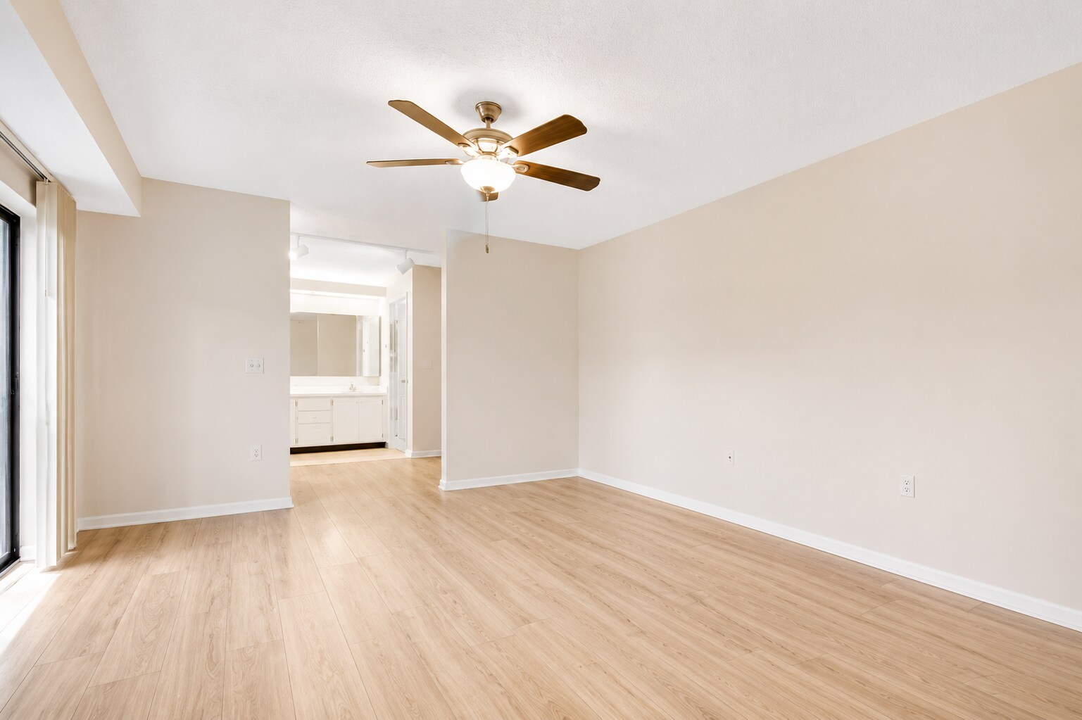 Building Photo - 1304 13th Ln