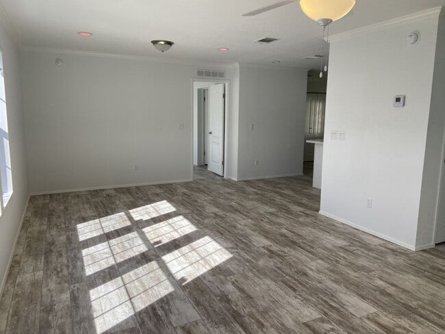 Building Photo - 812 Concord St