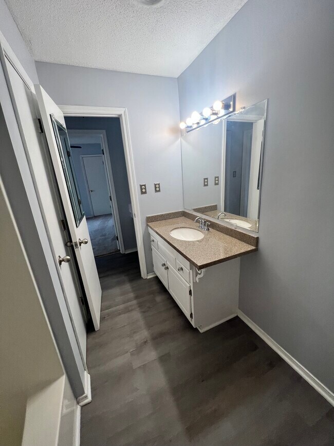 Building Photo - 720 Coventry Ln