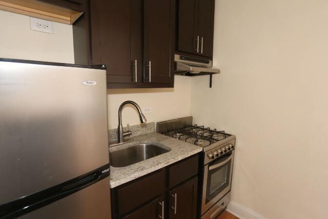 Building Photo - 4644 N Paulina St