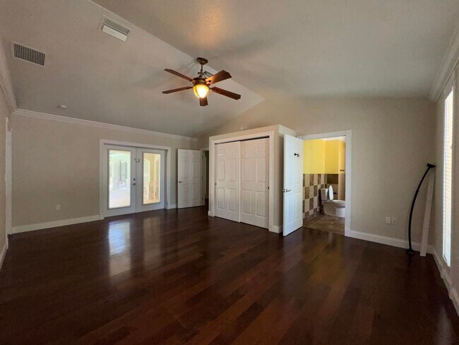 Building Photo - Gorgeous 5 Bedroom Pool Home in Ormond