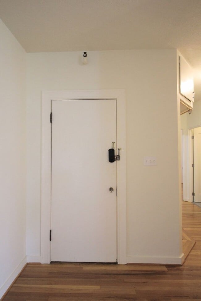 Building Photo - 1928 SW Laurel St