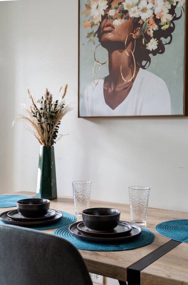 Building Photo - 2724 W Division St