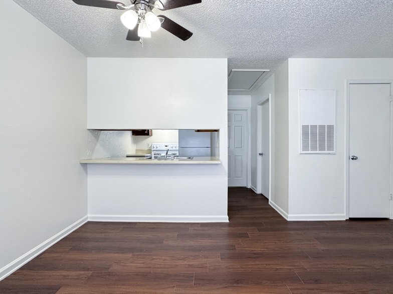 Dining Kitchen - Kenilworth Ridge... A Hidden Jewel!