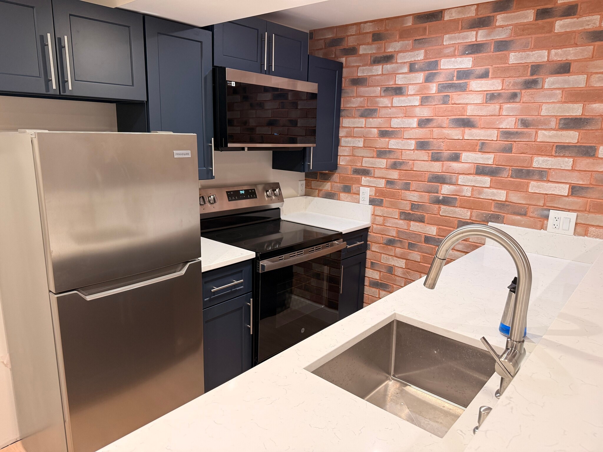 Building Photo - 2122 2nd St NW