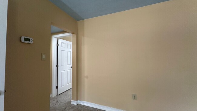 Building Photo - 261 W Caldwell St
