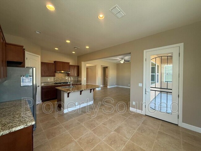 Building Photo - 1073 Kumara St