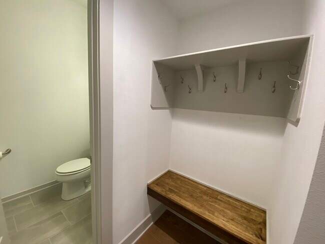 Building Photo - Beautiful Townhome for Rent