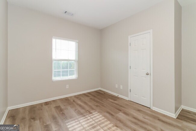 Building Photo - 450 Boxelder Rd