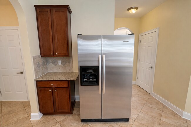 Building Photo - Clean 5 Bedroom Collins Hill Home with First Floor Suite and Oversized Master