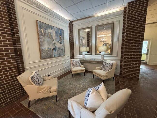 Building Photo - 14 Lockwood Dr