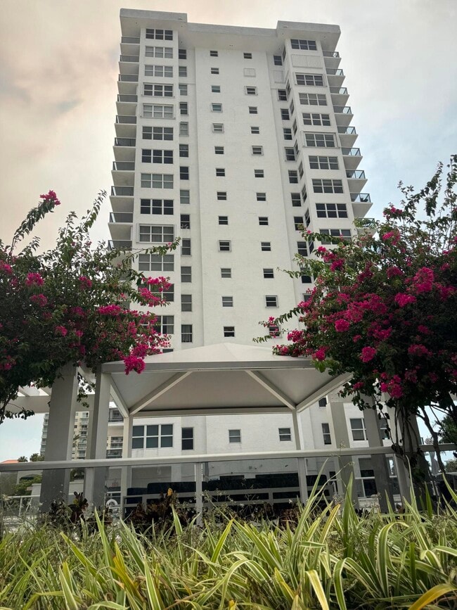 Building Photo - 3015 N Ocean Blvd
