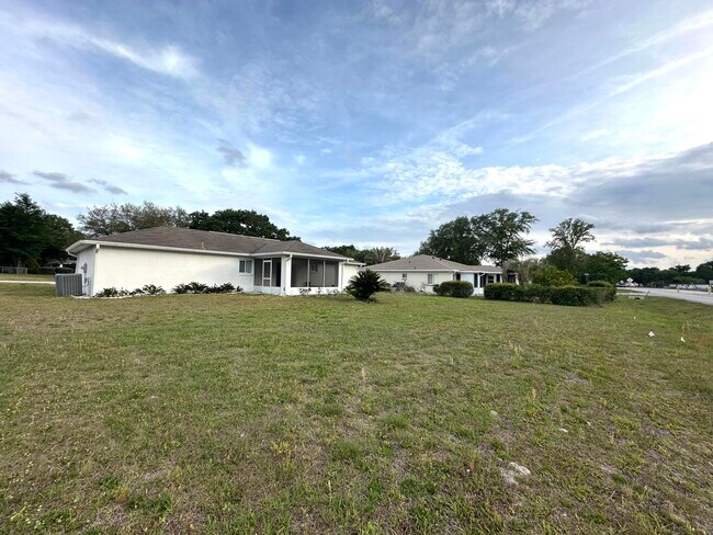 Building Photo - 10312 SW 61st Terrace Rd