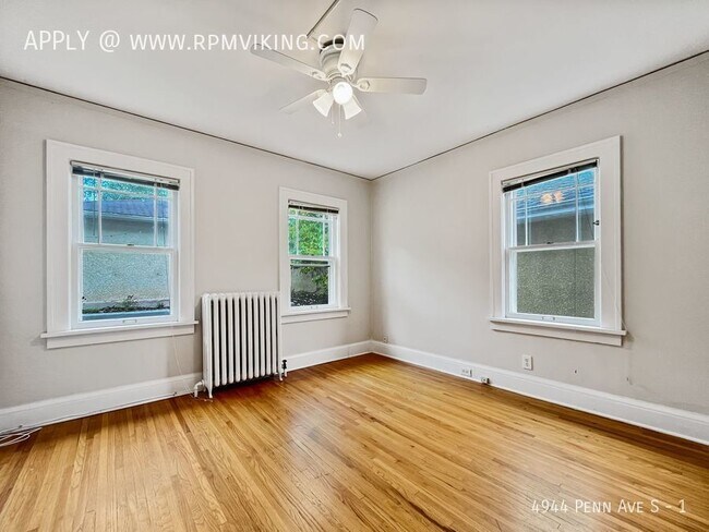 Building Photo - Exceptional 2br 1ba Lower Duplex Unit ~Dep...