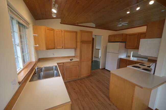 Building Photo - 3 bed 2 bath near Carrie Blake Park, in Sequim