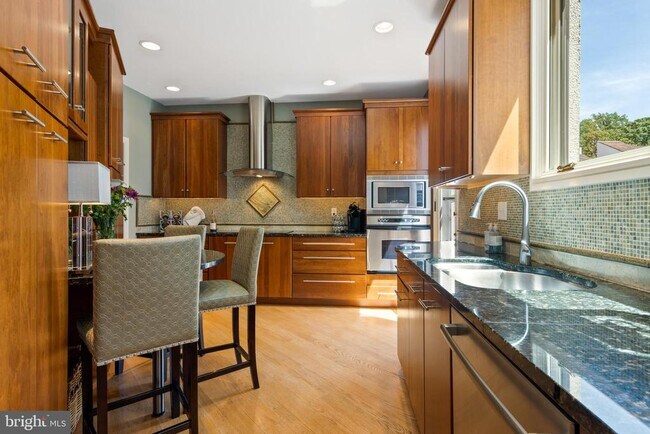 Building Photo - 4 Brettagne