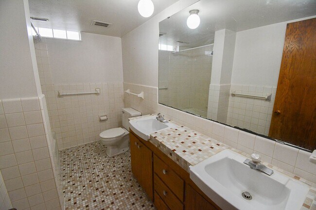 Building Photo - 619 2nd St NW