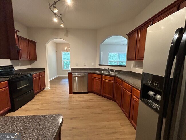Building Photo - 6533 Silk Tree Pointe