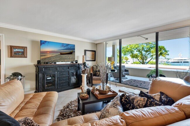 Building Photo - 134 Lakeshore Dr