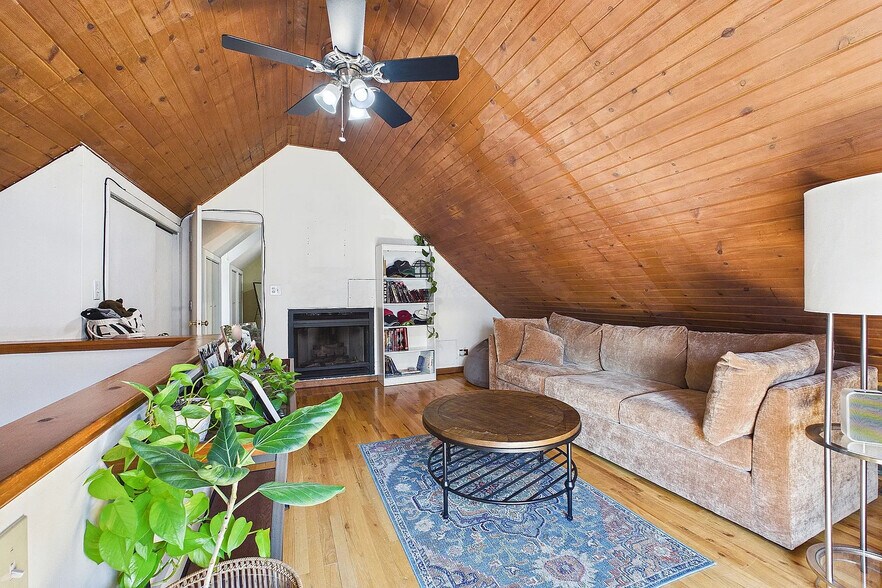 Bonus living room! - 2330 W Palmer St