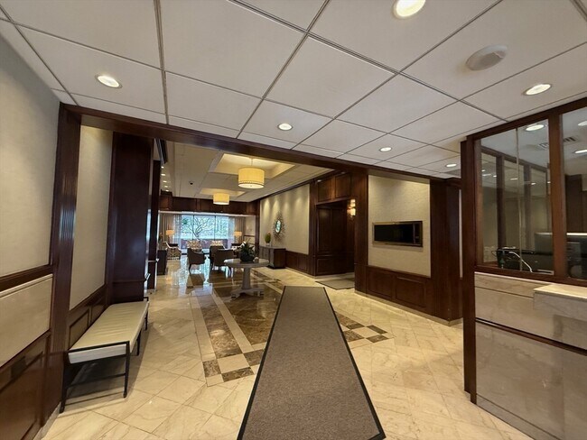 Building Photo - 2 Hawthorne Pl