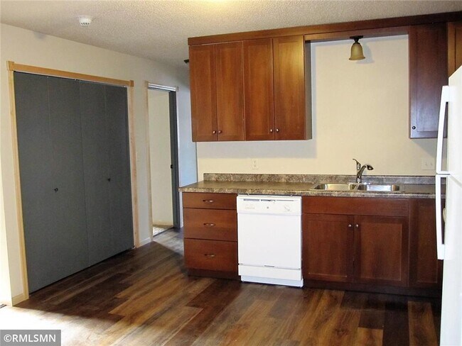 Building Photo - 308 Willow St