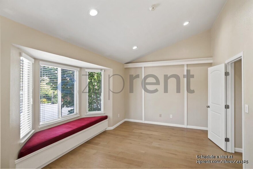 Building Photo - 35685 Terrace Dr