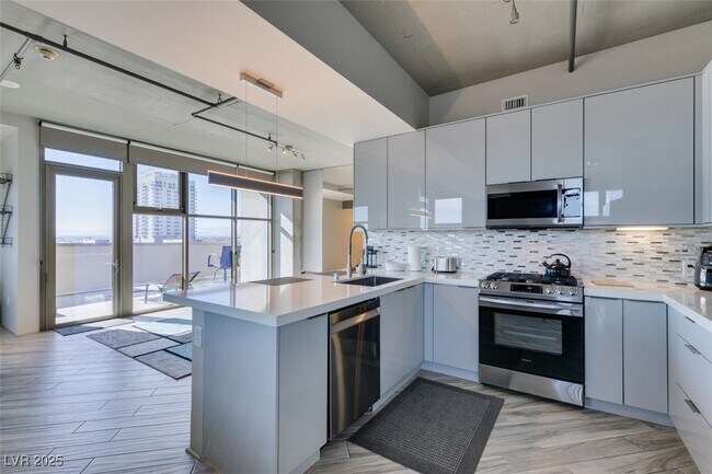 Building Photo - 353 E Bonneville Ave