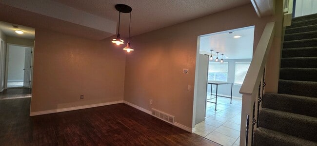 Building Photo - Spacious 4BR3BA House in Aurora