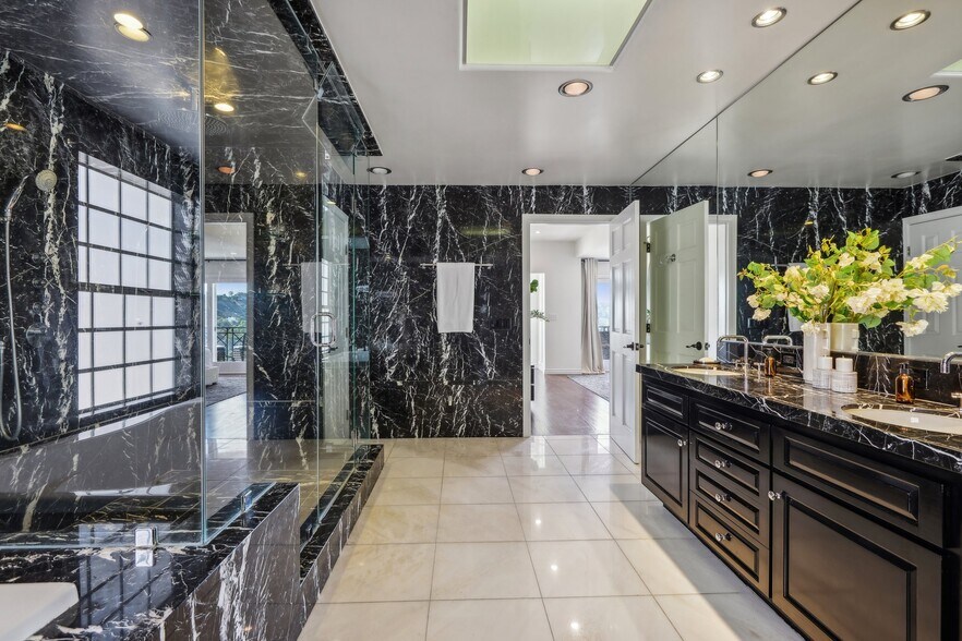 Building Photo - 2411 Mount Olympus Dr